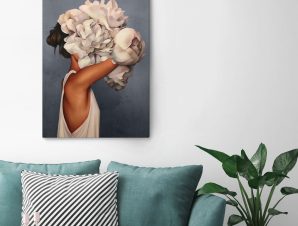 Πίνακας σε καμβά GIRL WITH CREAM FLOWER HEAD